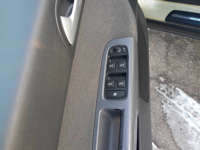 Зеленый Вольво В50, объемом двигателя 2.4 л и пробегом 332 тыс. км за 6000 $, фото 1 на Automoto.ua