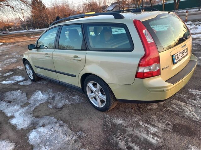 Зеленый Вольво В50, объемом двигателя 2.4 л и пробегом 332 тыс. км за 6000 $, фото 14 на Automoto.ua