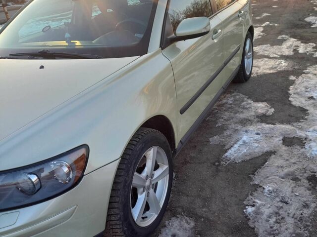 Зеленый Вольво В50, объемом двигателя 2.4 л и пробегом 332 тыс. км за 6000 $, фото 6 на Automoto.ua