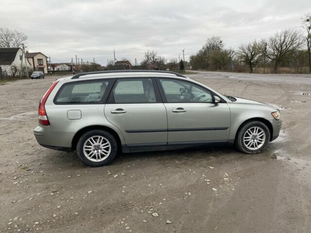 Зеленый Вольво В50, объемом двигателя 1.6 л и пробегом 325 тыс. км за 2400 $, фото 3 на Automoto.ua