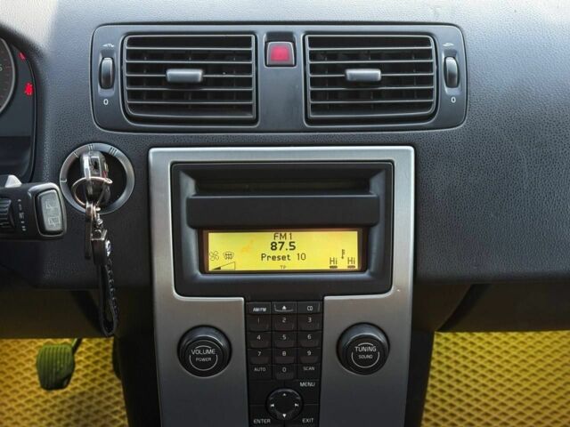 Зеленый Вольво В50, объемом двигателя 1.6 л и пробегом 274 тыс. км за 5650 $, фото 19 на Automoto.ua