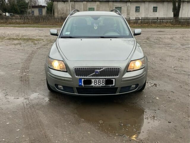 Зеленый Вольво В50, объемом двигателя 1.6 л и пробегом 325 тыс. км за 2400 $, фото 1 на Automoto.ua