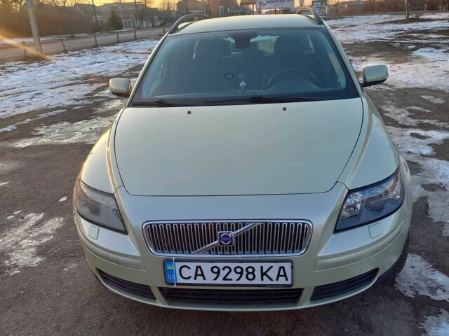 Зеленый Вольво В50, объемом двигателя 2.4 л и пробегом 332 тыс. км за 6000 $, фото 7 на Automoto.ua