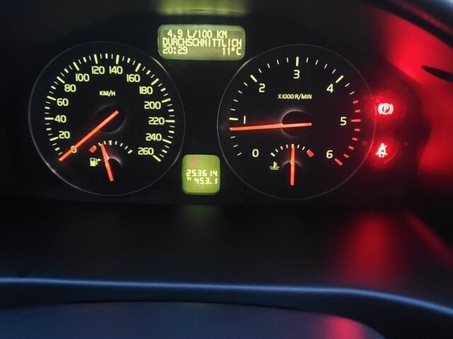 Зелений Вольво V50, об'ємом двигуна 1.6 л та пробігом 253 тис. км за 6099 $, фото 7 на Automoto.ua