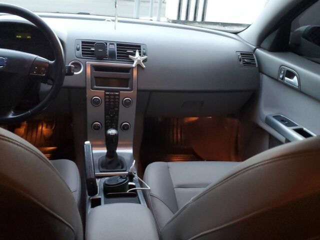 Зелений Вольво V50, об'ємом двигуна 1.6 л та пробігом 253 тис. км за 6099 $, фото 6 на Automoto.ua