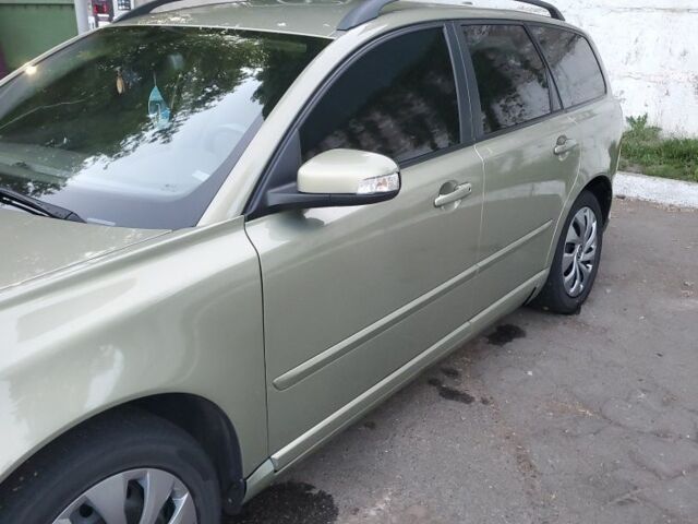 Зелений Вольво V50, об'ємом двигуна 1.6 л та пробігом 253 тис. км за 6099 $, фото 1 на Automoto.ua