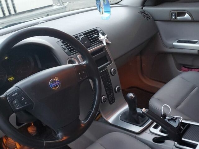 Зелений Вольво V50, об'ємом двигуна 1.6 л та пробігом 253 тис. км за 6099 $, фото 4 на Automoto.ua