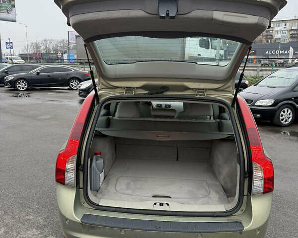 Зелений Вольво V50, об'ємом двигуна 1.6 л та пробігом 280 тис. км за 6500 $, фото 7 на Automoto.ua