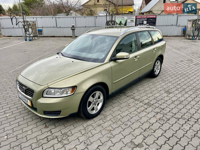 Зеленый Вольво В50, объемом двигателя 1.6 л и пробегом 243 тыс. км за 8400 $, фото 5 на Automoto.ua