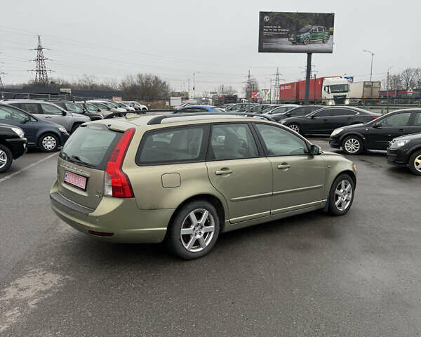 Зелений Вольво V50, об'ємом двигуна 1.6 л та пробігом 280 тис. км за 6500 $, фото 3 на Automoto.ua