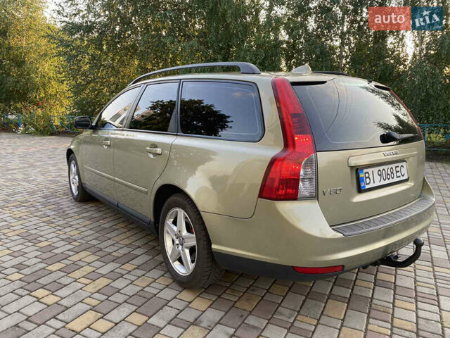 Зеленый Вольво В50, объемом двигателя 1.6 л и пробегом 240 тыс. км за 6200 $, фото 2 на Automoto.ua