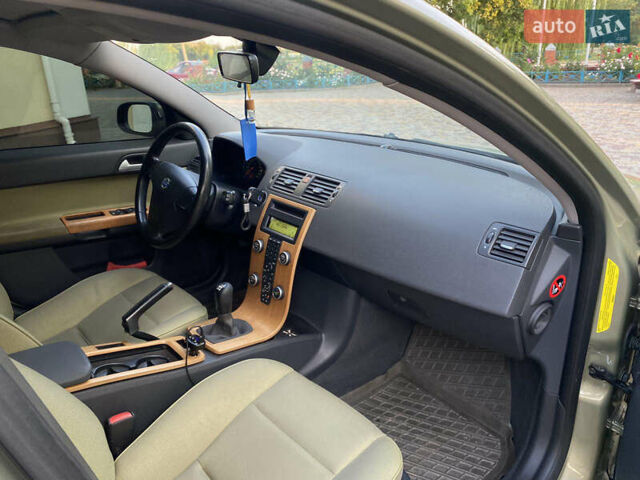 Зеленый Вольво В50, объемом двигателя 1.6 л и пробегом 240 тыс. км за 6200 $, фото 6 на Automoto.ua