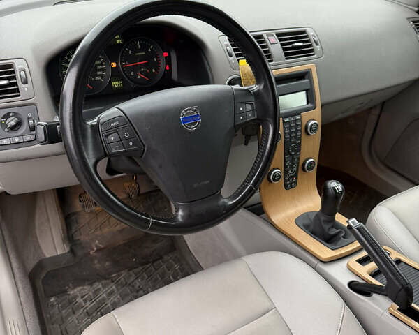 Зелений Вольво V50, об'ємом двигуна 1.6 л та пробігом 280 тис. км за 6500 $, фото 4 на Automoto.ua