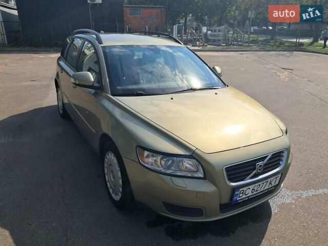 Зеленый Вольво В50, объемом двигателя 2 л и пробегом 228 тыс. км за 6700 $, фото 2 на Automoto.ua