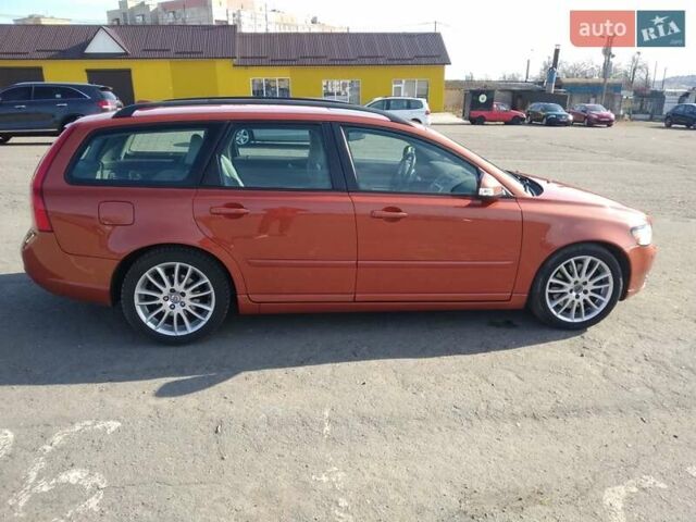 Оранжевый Вольво В50, объемом двигателя 2 л и пробегом 345 тыс. км за 8400 $, фото 3 на Automoto.ua