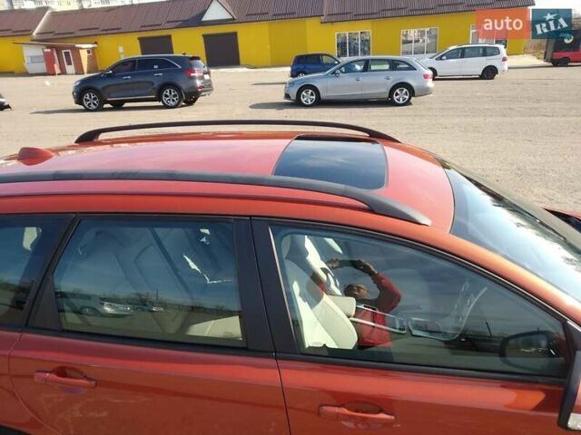Оранжевый Вольво В50, объемом двигателя 2 л и пробегом 345 тыс. км за 8400 $, фото 2 на Automoto.ua