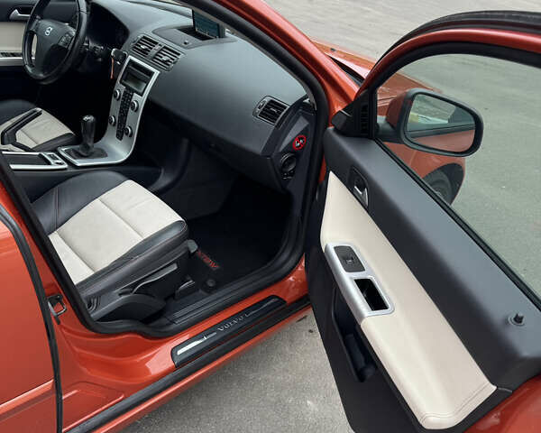 Оранжевый Вольво В50, объемом двигателя 1.6 л и пробегом 165 тыс. км за 8900 $, фото 20 на Automoto.ua