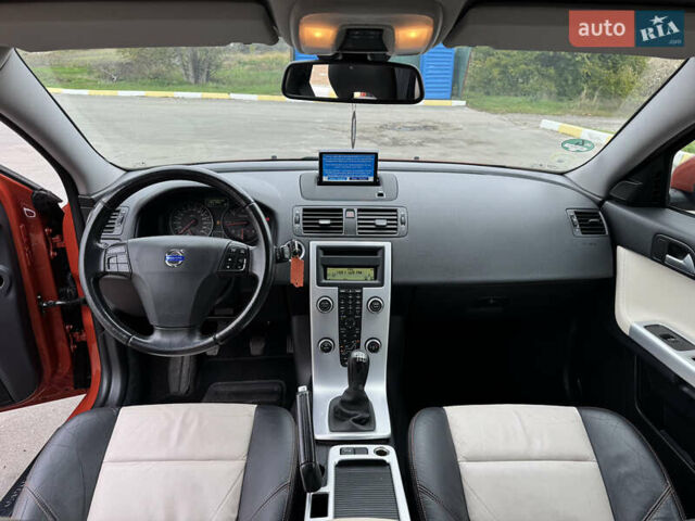 Оранжевый Вольво В50, объемом двигателя 1.6 л и пробегом 165 тыс. км за 8900 $, фото 14 на Automoto.ua