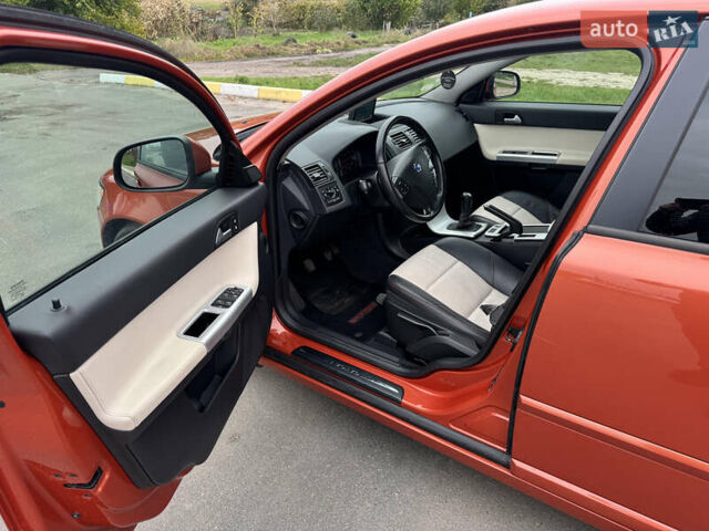 Оранжевый Вольво В50, объемом двигателя 1.6 л и пробегом 165 тыс. км за 8900 $, фото 11 на Automoto.ua
