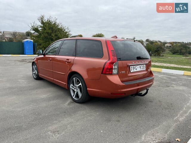 Оранжевый Вольво В50, объемом двигателя 1.6 л и пробегом 165 тыс. км за 8900 $, фото 5 на Automoto.ua