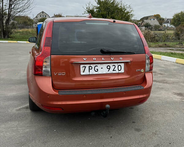 Оранжевый Вольво В50, объемом двигателя 1.6 л и пробегом 165 тыс. км за 8900 $, фото 6 на Automoto.ua