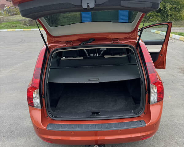 Оранжевый Вольво В50, объемом двигателя 1.6 л и пробегом 165 тыс. км за 8900 $, фото 24 на Automoto.ua