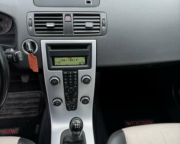 Оранжевый Вольво В50, объемом двигателя 1.6 л и пробегом 165 тыс. км за 8900 $, фото 12 на Automoto.ua