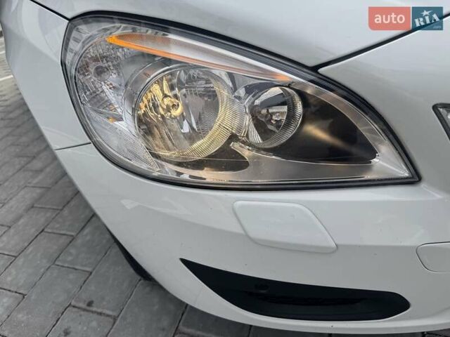 Білий Вольво B60, об'ємом двигуна 2.4 л та пробігом 200 тис. км за 10650 $, фото 17 на Automoto.ua