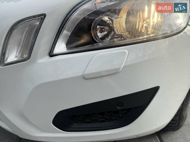 Білий Вольво B60, об'ємом двигуна 2.4 л та пробігом 200 тис. км за 10650 $, фото 15 на Automoto.ua