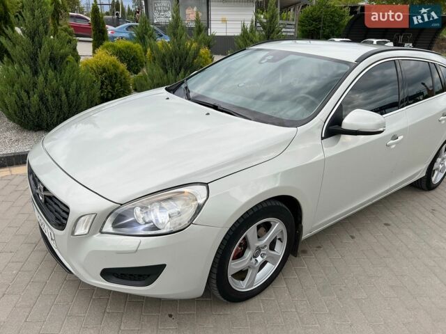Белый Вольво B60, объемом двигателя 1.98 л и пробегом 390 тыс. км за 8740 $, фото 19 на Automoto.ua