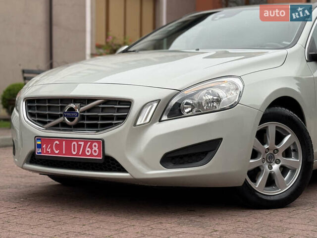 Белый Вольво B60, объемом двигателя 1.6 л и пробегом 218 тыс. км за 10700 $, фото 16 на Automoto.ua