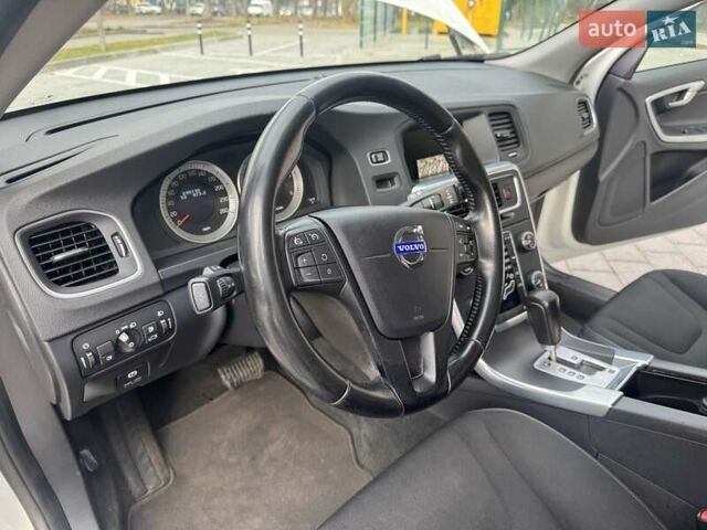 Білий Вольво B60, об'ємом двигуна 2.4 л та пробігом 200 тис. км за 10650 $, фото 34 на Automoto.ua