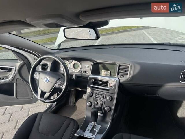 Білий Вольво B60, об'ємом двигуна 2.4 л та пробігом 200 тис. км за 10650 $, фото 42 на Automoto.ua