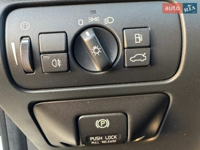 Белый Вольво B60, объемом двигателя 2 л и пробегом 265 тыс. км за 12650 $, фото 44 на Automoto.ua