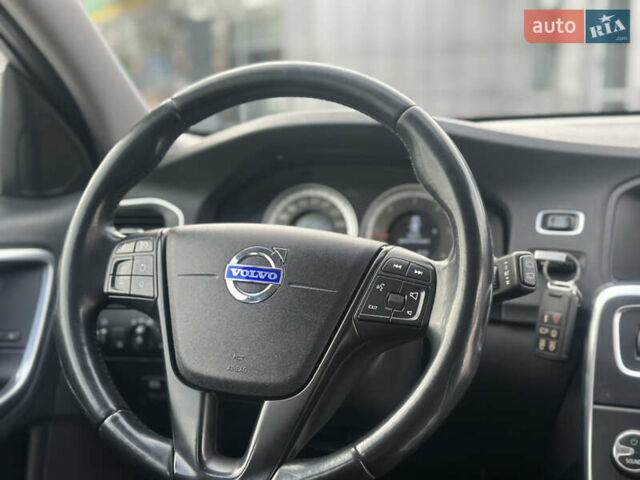 Белый Вольво B60, объемом двигателя 2.4 л и пробегом 203 тыс. км за 12699 $, фото 35 на Automoto.ua