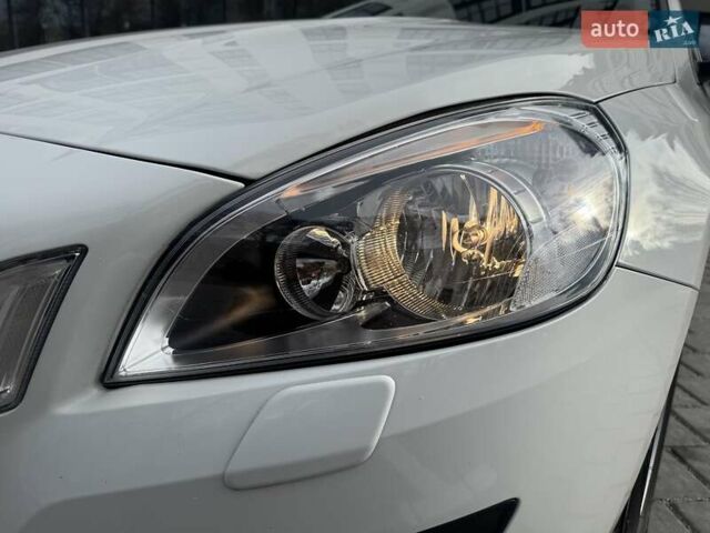 Білий Вольво B60, об'ємом двигуна 2.4 л та пробігом 200 тис. км за 10650 $, фото 16 на Automoto.ua