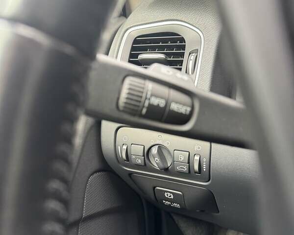 Білий Вольво B60, об'ємом двигуна 2.4 л та пробігом 200 тис. км за 10650 $, фото 55 на Automoto.ua