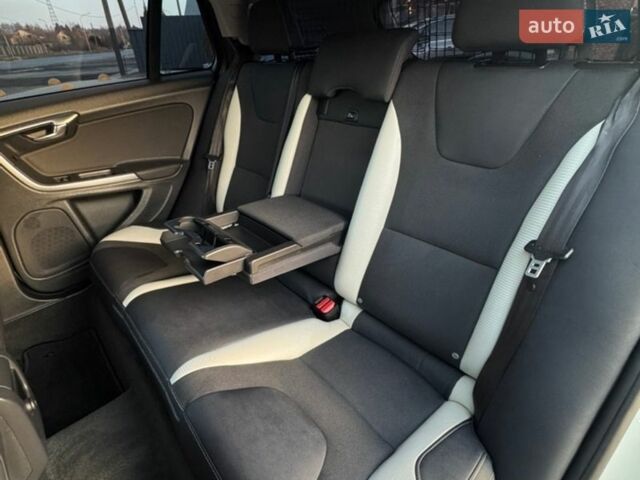 Белый Вольво B60, объемом двигателя 2 л и пробегом 265 тыс. км за 12650 $, фото 49 на Automoto.ua