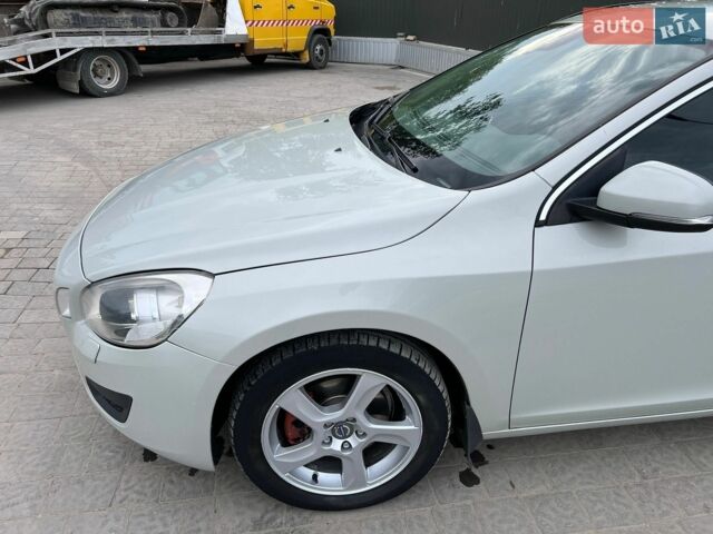 Белый Вольво B60, объемом двигателя 1.98 л и пробегом 390 тыс. км за 8750 $, фото 14 на Automoto.ua