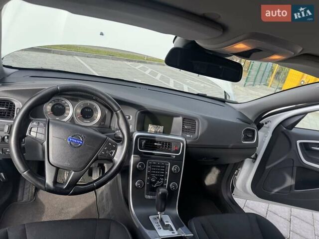 Білий Вольво B60, об'ємом двигуна 2.4 л та пробігом 200 тис. км за 10650 $, фото 32 на Automoto.ua