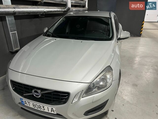 Белый Вольво B60, объемом двигателя 1.98 л и пробегом 390 тыс. км за 8740 $, фото 4 на Automoto.ua