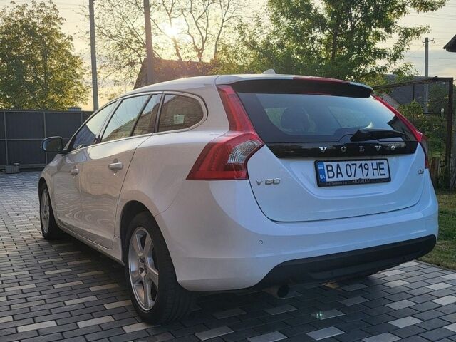Белый Вольво B60, объемом двигателя 1.98 л и пробегом 330 тыс. км за 9500 $, фото 6 на Automoto.ua