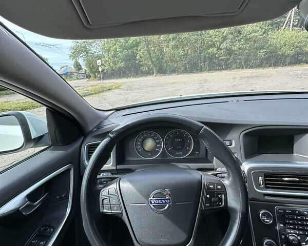 Білий Вольво B60, об'ємом двигуна 2 л та пробігом 302 тис. км за 9200 $, фото 8 на Automoto.ua