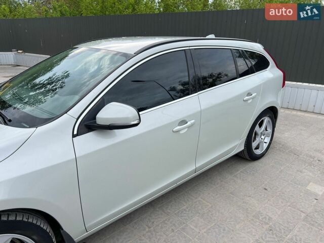 Белый Вольво B60, объемом двигателя 1.98 л и пробегом 390 тыс. км за 8740 $, фото 13 на Automoto.ua
