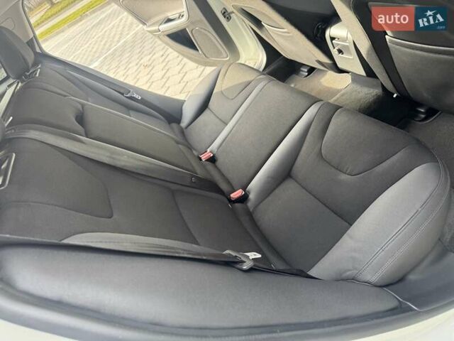 Білий Вольво B60, об'ємом двигуна 2.4 л та пробігом 200 тис. км за 10650 $, фото 38 на Automoto.ua