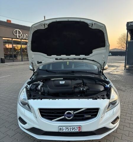 Білий Вольво B60, об'ємом двигуна 2 л та пробігом 265 тис. км за 12899 $, фото 59 на Automoto.ua