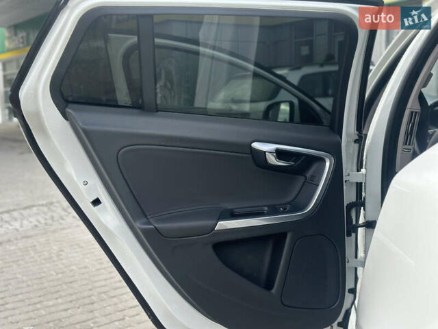 Белый Вольво B60, объемом двигателя 2.4 л и пробегом 203 тыс. км за 12699 $, фото 23 на Automoto.ua