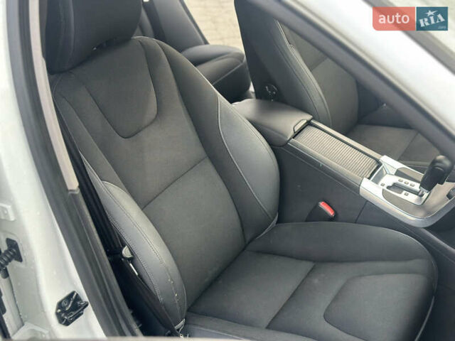 Белый Вольво B60, объемом двигателя 2.4 л и пробегом 203 тыс. км за 12699 $, фото 30 на Automoto.ua