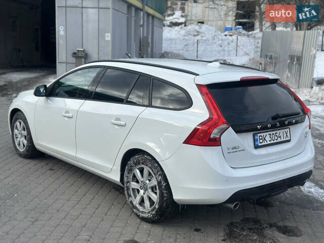 Белый Вольво B60, объемом двигателя 2.4 л и пробегом 203 тыс. км за 12699 $, фото 13 на Automoto.ua