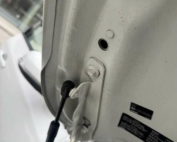 Білий Вольво B60, об'ємом двигуна 2.4 л та пробігом 200 тис. км за 10650 $, фото 29 на Automoto.ua